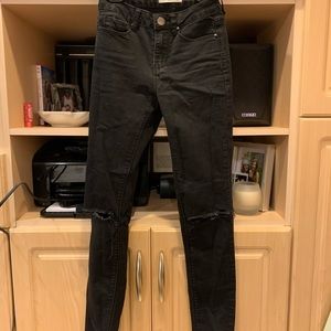 Ardene jenas (ripped at knees) 10$